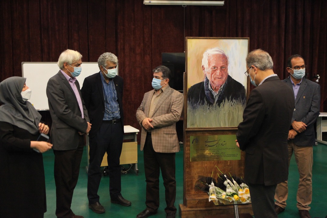  از یادمان زنده یاد دکتر اکبر عالمی رونمایی شد