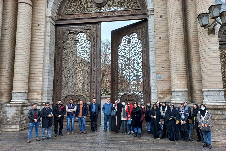 گشت نیم روزه «کتابخانه و موزه وقفی ملک»  برگزار شد