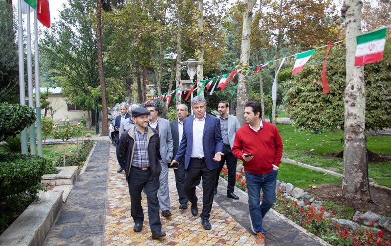 بررسی وضعیت فضای سبز دانشگاه با حضور معاونان سازمان بوستان ها و فضای سبز شهرداری تهران  