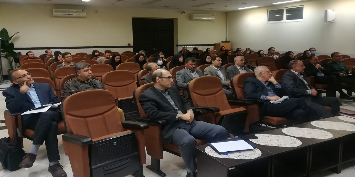 نشست صمیمانه مدیر پژوهش و نوآوری دانشگاه با اعضای هیأت علمی و دانشجویان دانشکده علوم پایه