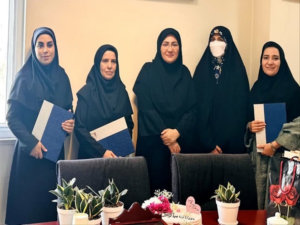 تجلیل از کارکنان زن شاغل در دانشکده حقوق