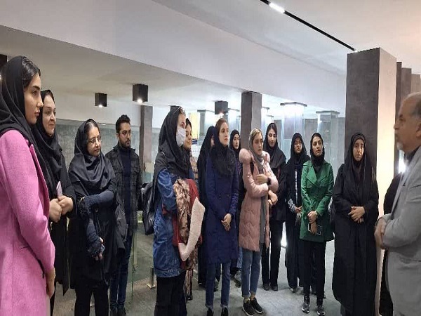 بازدید دانشجویان دانشکده علوم زیستی از مؤسسه تحقیقات واکسن و سرم سازی رازی